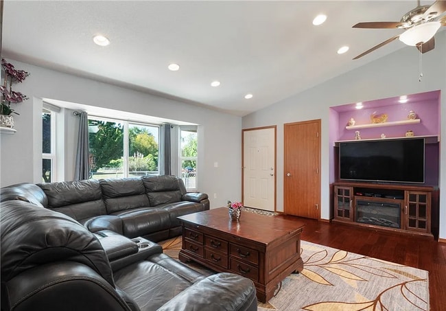 Building Photo - Perfect 3bed/2bath Home on Pinedrop Loop *COMING SOON*APPLICATION PENDING