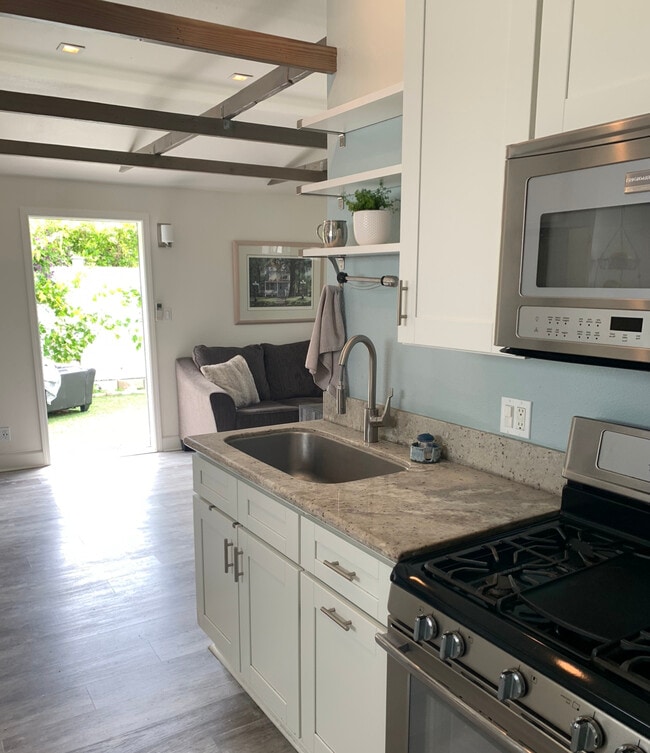 Kitchen open to living & dining room - 17461 Keswick St
