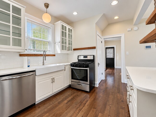 Building Photo - 43 Estella Ave