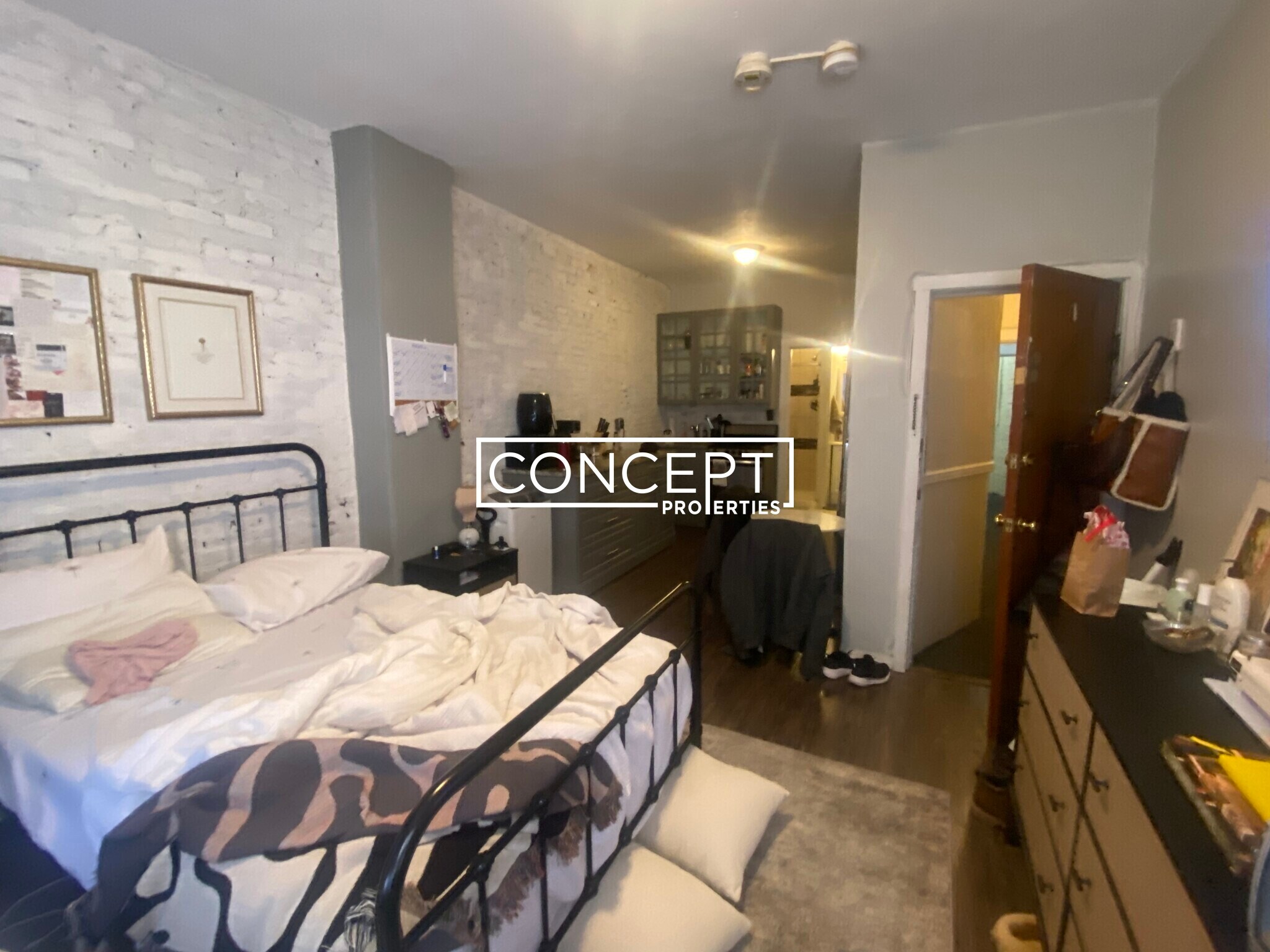 Building Photo - 40 Anderson St