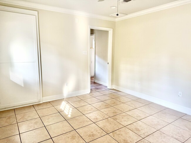 Building Photo - 4647 Loyola Dr