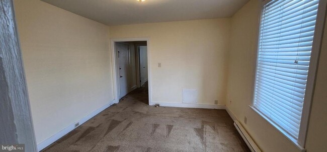 Building Photo - 33 S York Rd