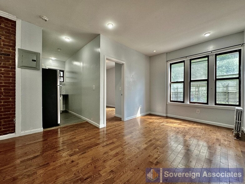 Building Photo - 518 W 204th St