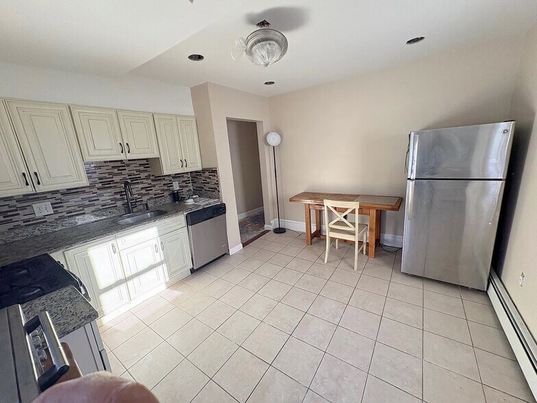 Building Photo - 87 Harvard St