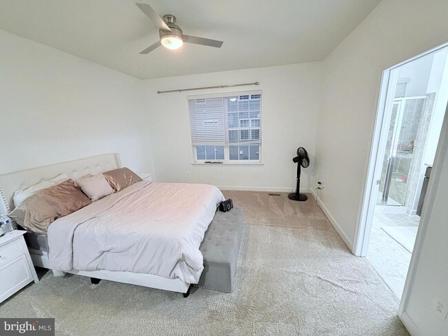 Building Photo - 7232 Barrberry Ln