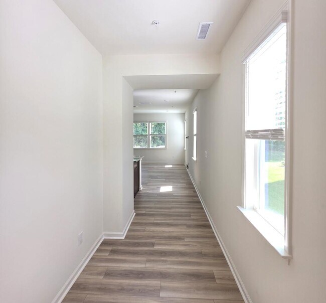 Building Photo - 114 Malbec Dr