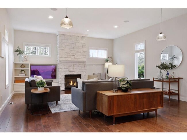 Building Photo - 3632 Rainbow Dr