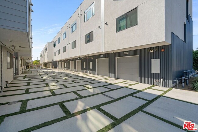 Building Photo - 11304 Victory Blvd