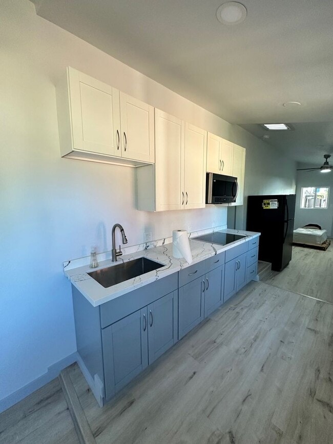 Building Photo - Newly Remodeled 1 Bedroom/1 Bathroom