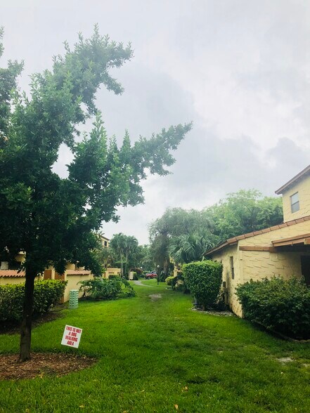 BACK YARD - 7795 Grande St