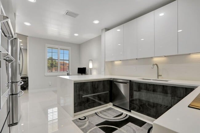 Building Photo - 6584 Villa Sonrisa Dr