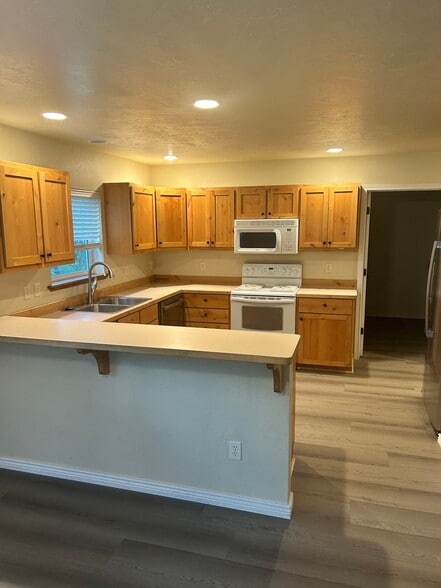 Building Photo - 123 Aspen Grv Ct