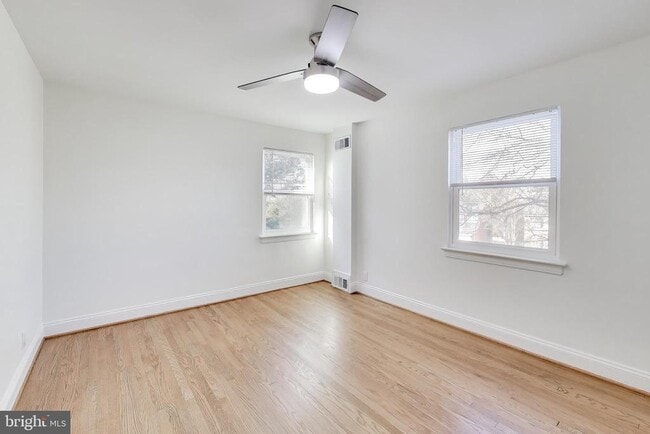 Building Photo - 3405 Carpenter St SE