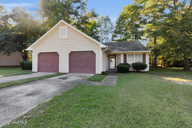 Primary Photo - 1615 RaceTrack Rd