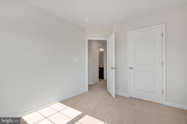 Building Photo - 16646 Green Glade Dr