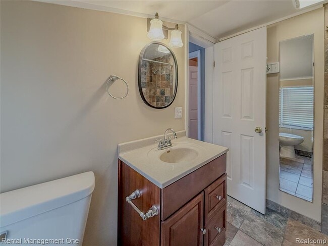 Building Photo - 49 Hovey St