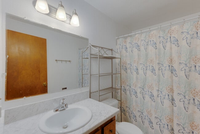 Building Photo - THREE BEDROOM IN MINT VALLEY