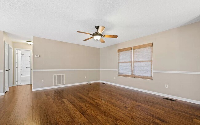 Building Photo - 3 Bed + Complete basement in Maryville