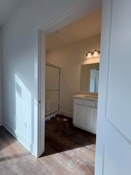 Building Photo - 4833 N Vassar Ave