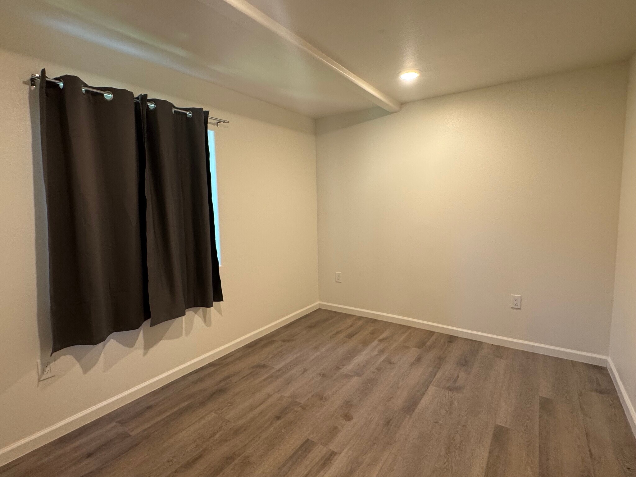 Building Photo - 1009 E Jones St