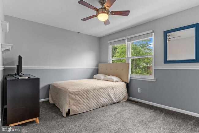 Building Photo - 435 N Mt Vernon Cir