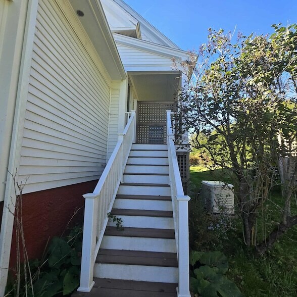 Building Photo - 230-232 Spruce Ln Ext