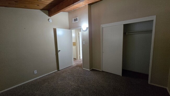 Building Photo - 2707 Wenatchee Ave