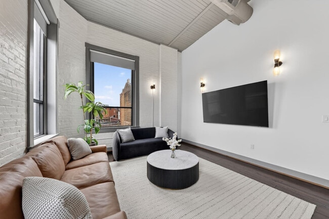 Building Photo - 21 E 15th St