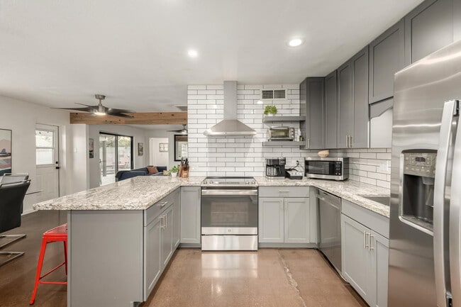 Building Photo - 8335 E Weldon Ave