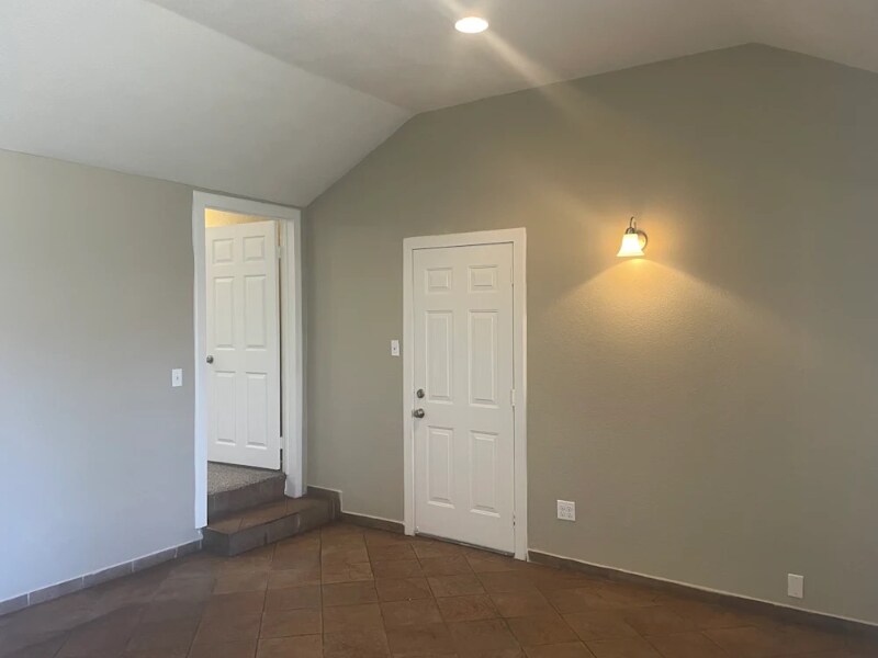 Building Photo - 6900 Malibu Dr