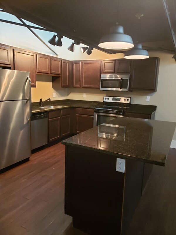 Building Photo - 411 Brady St