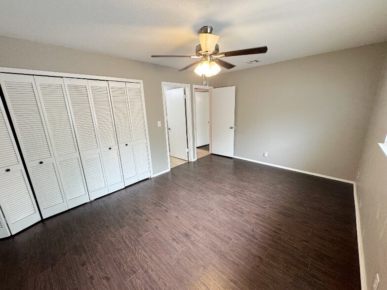 Building Photo - 8739 Glen Bluff