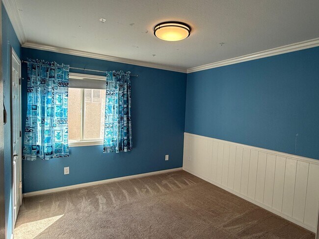 Building Photo - Beautiful Royal Highlands Home with stylish upgrades thoughhout!