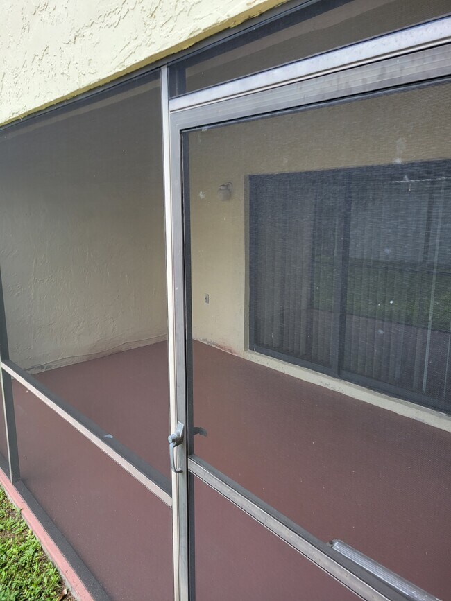 Building Photo - 5881 Chester Ln
