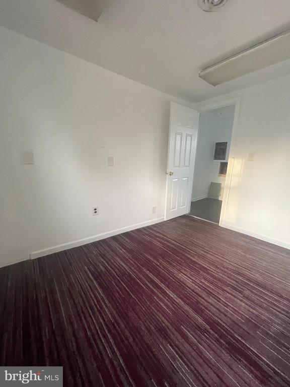 Building Photo - 7909 Oxford Ave