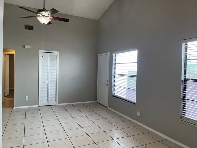 Building Photo - 2451 E Illiana St