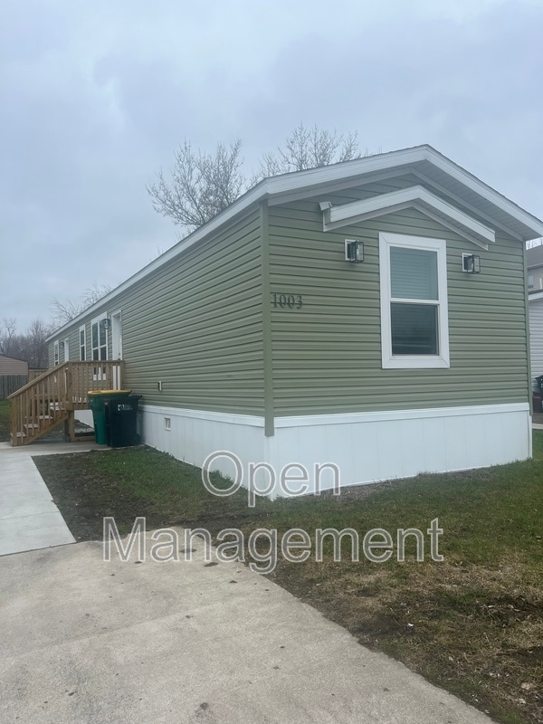 Building Photo - 825 1st Ave E