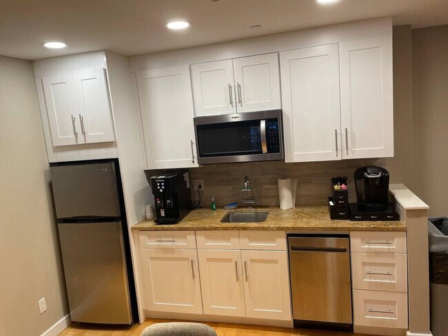 Building Photo - 862 6th Ave