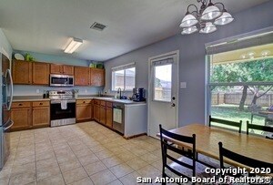 Building Photo - 3906 Azalea Breeze