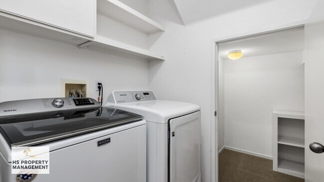 Building Photo - 657 Prairie Dr