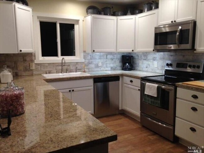 Building Photo - 2842 Montclair Way