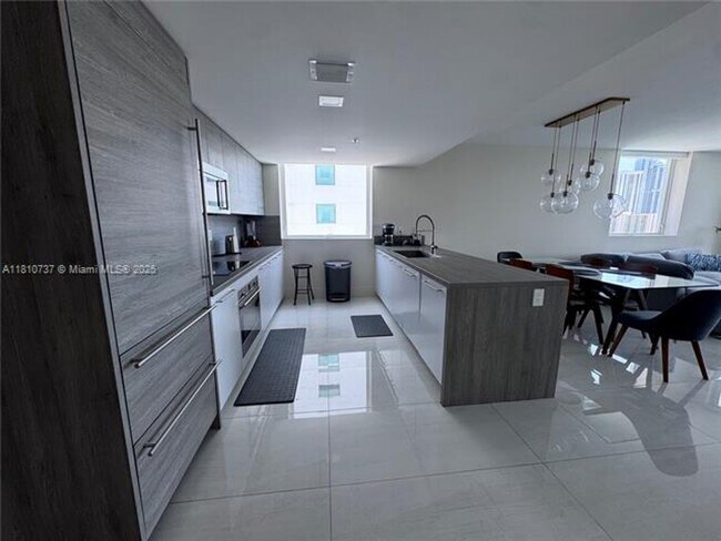 Building Photo - 400 Sunny Isles Blvd