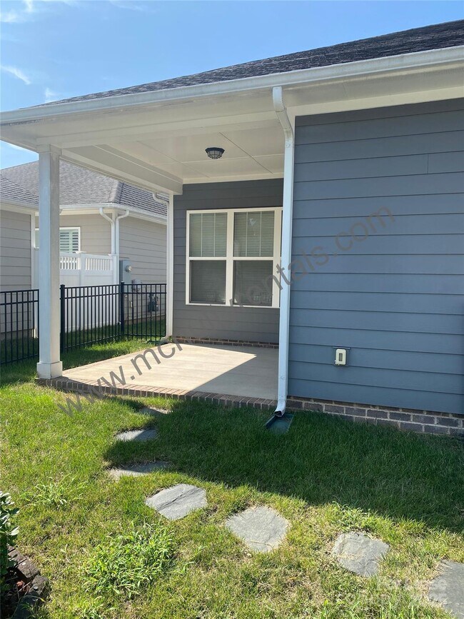 Building Photo - 4221 Courtly Ln