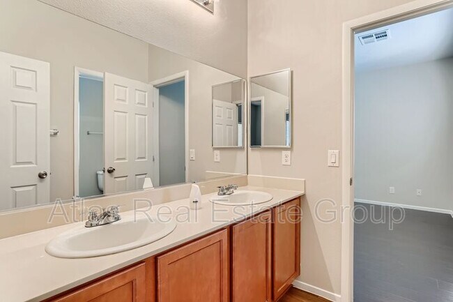 Building Photo - 9544 Alma Ridge Ave