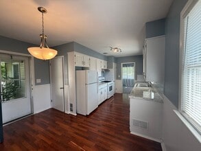 Building Photo - Beautifully Updated 2 Bed, 1 Bath Home for Rent – Great Location Near US-131