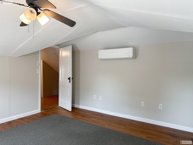 Building Photo - 14 Oakton Ave