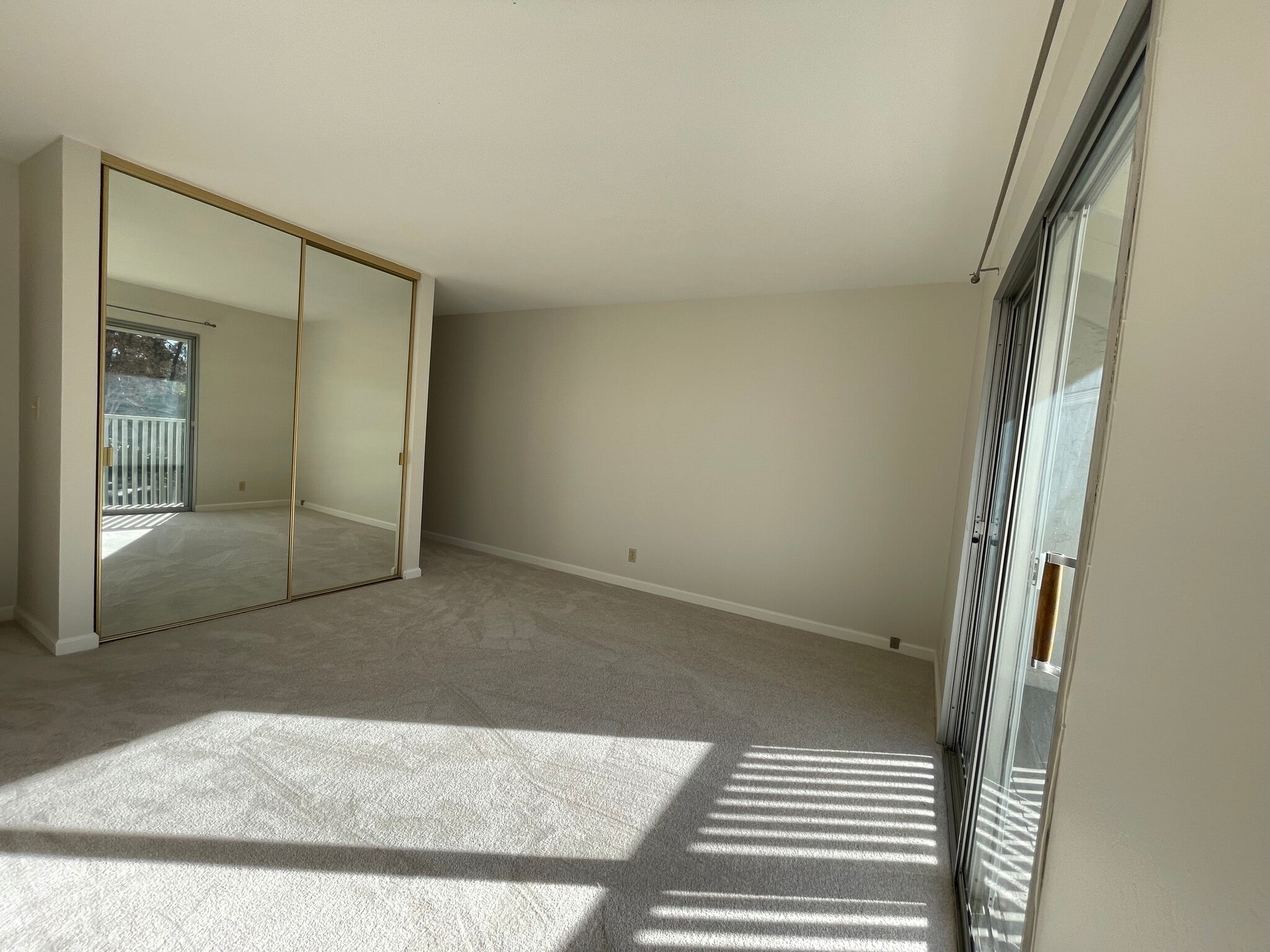 Spacious Master bedroom - 20194 Northglen Sq
