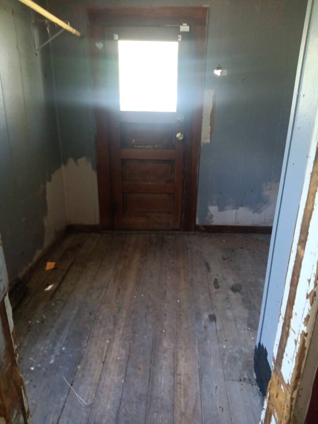 Building Photo - 313 S Dye St