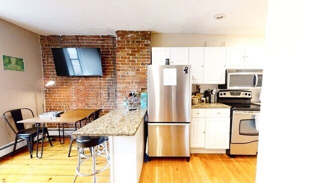 Building Photo - 76 E Brookline St