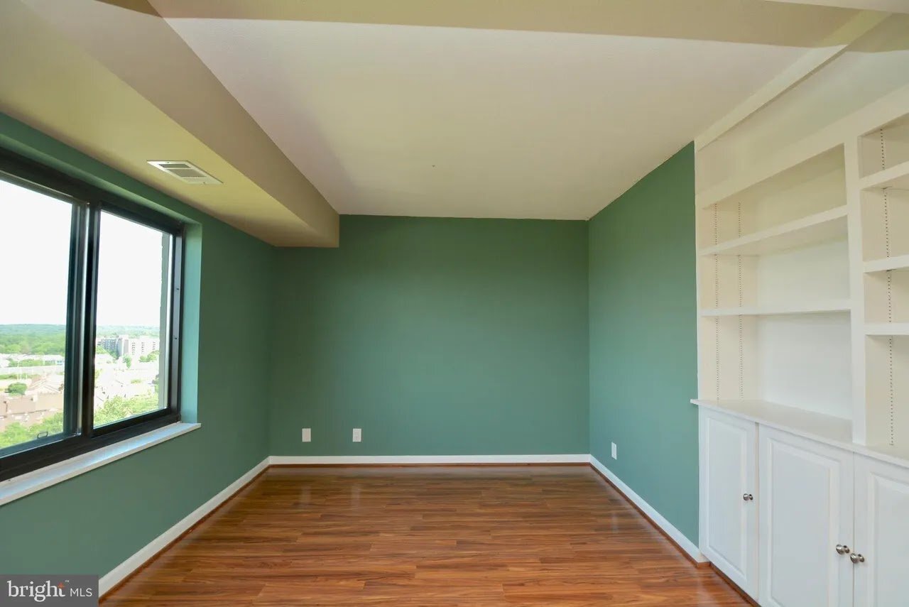 Building Photo - 307 Yoakum Pkwy